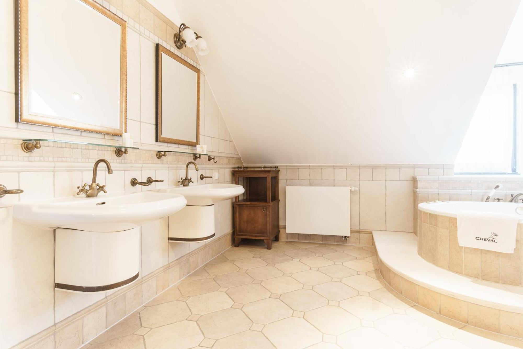 קרקוב Apartamenty W Dworku Cheval מראה חיצוני תמונה