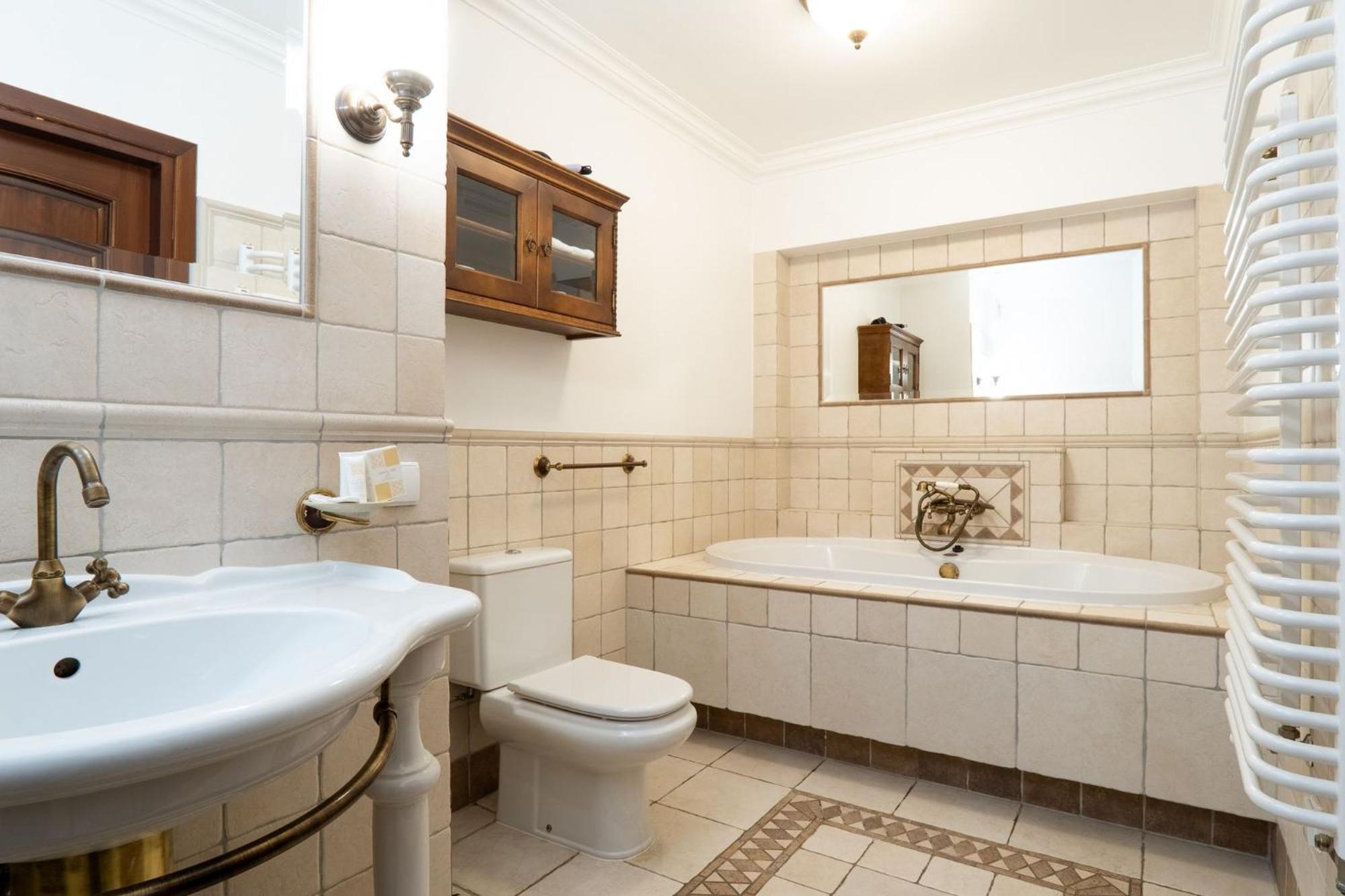 קרקוב Apartamenty W Dworku Cheval מראה חיצוני תמונה